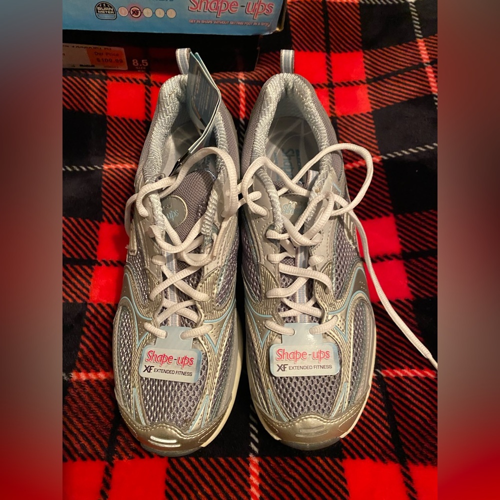 VTG Skechers Shape-ups Women's Silver Sneakers size 8.5 NIB - Picture 6 of 10